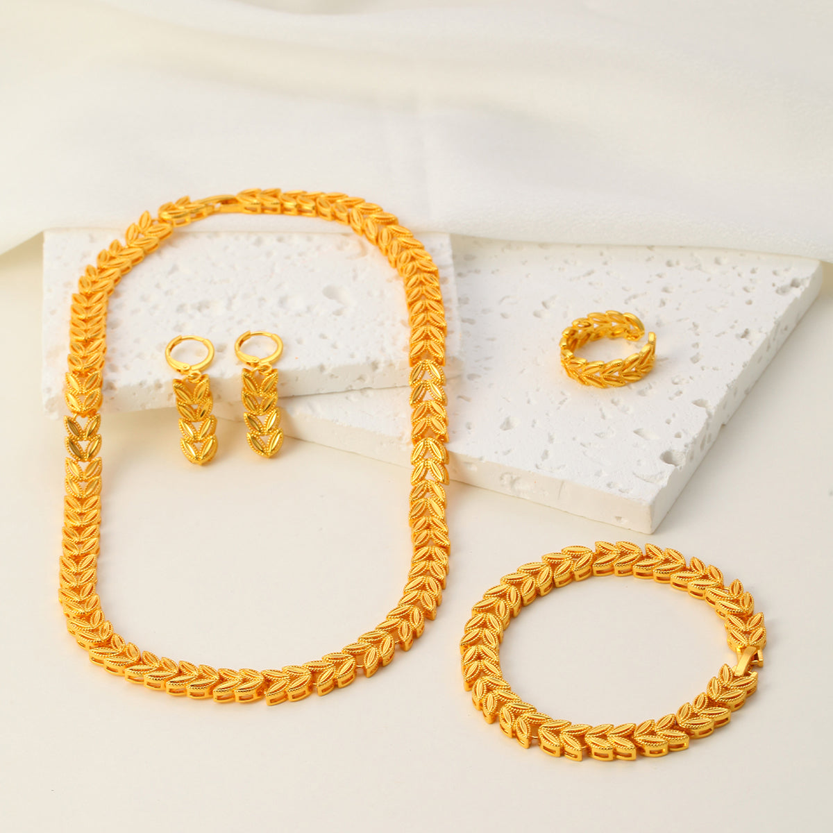Ellis Store 18K Gold Maple Leaf Jewelry Set – Ellis store